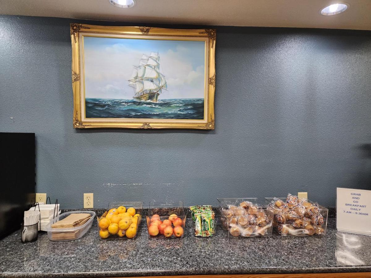 Anchor Beach Inn Кресент-Сити Экстерьер фото