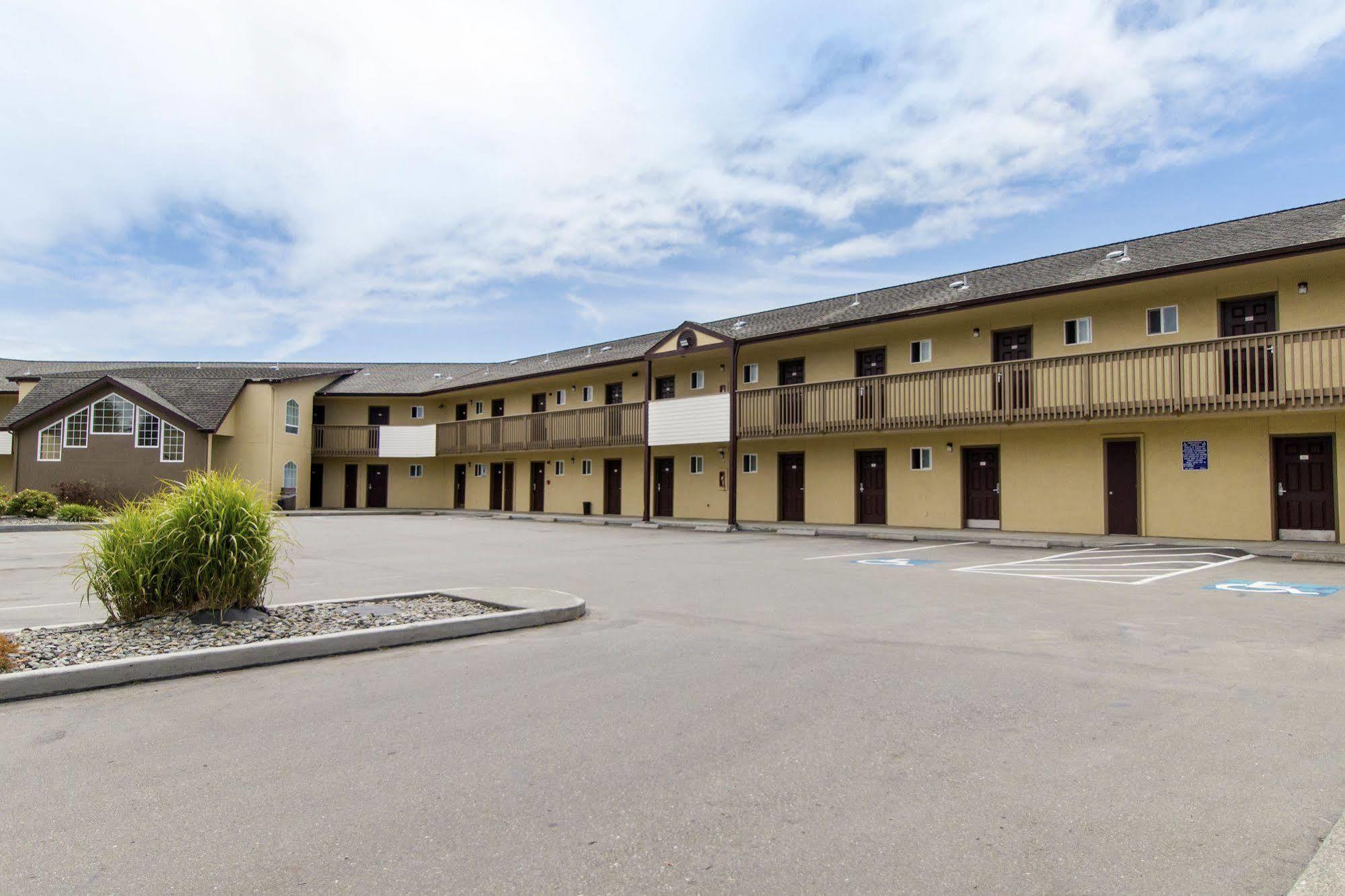 Anchor Beach Inn Кресент-Сити Экстерьер фото