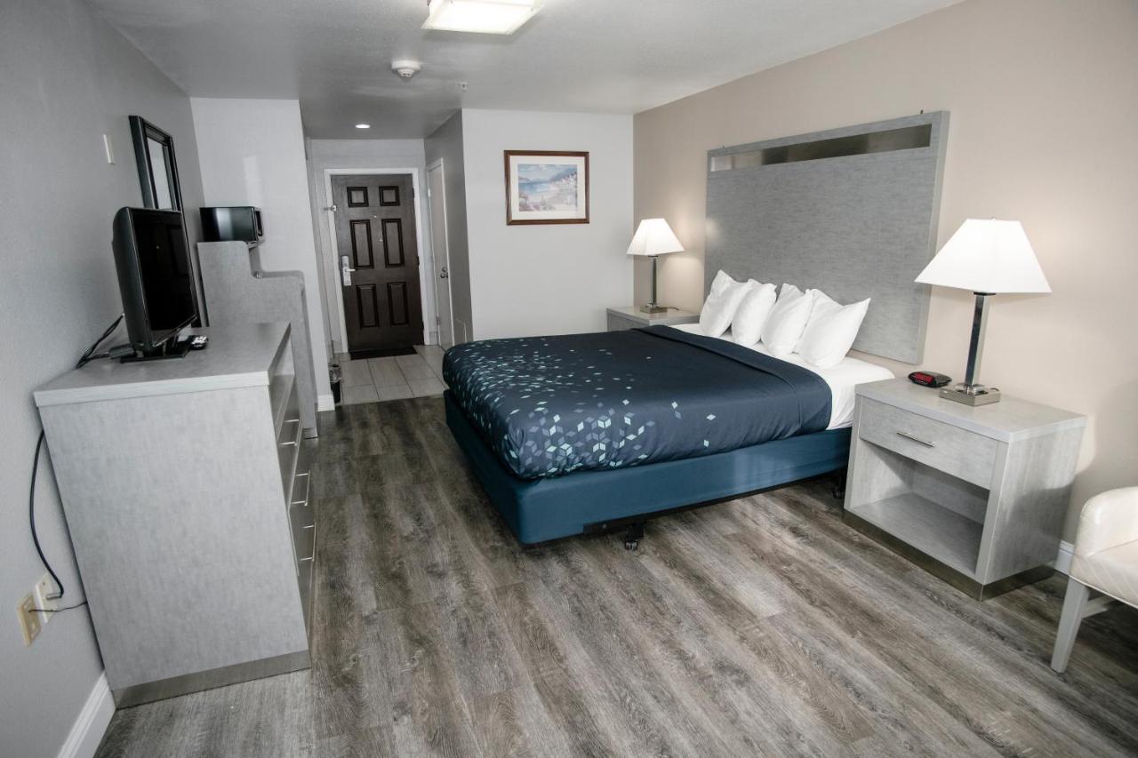 Anchor Beach Inn Кресент-Сити Экстерьер фото